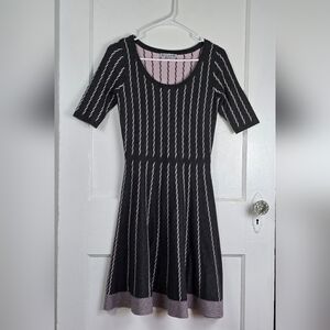 Danny & Nicole Sweater Dress Size Small